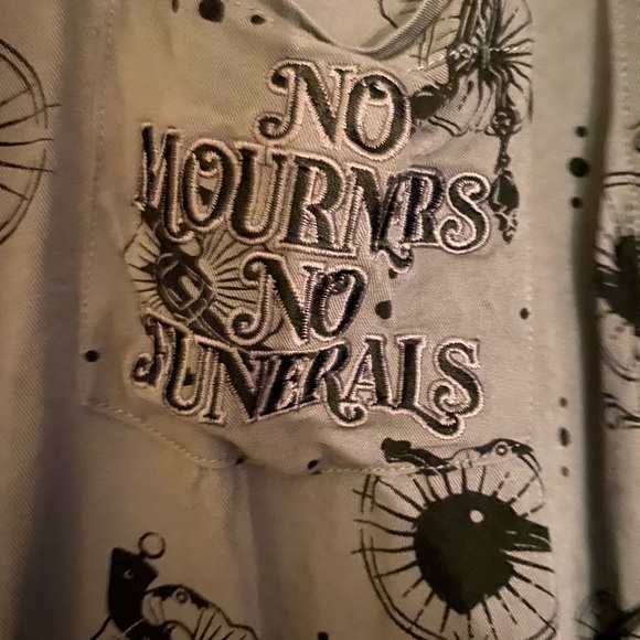 Hot topic button up - Picture 2 of 2